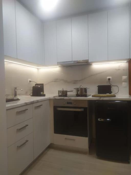 Studio Apartment With All Amenities In Kolonaki Athens Exterior photo