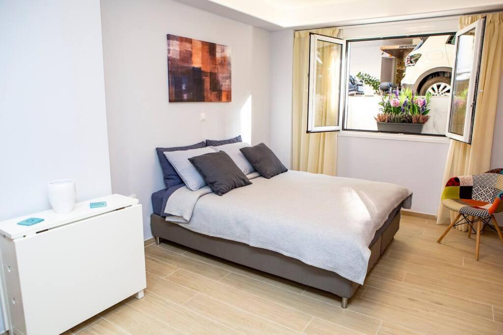 Studio Apartment With All Amenities In Kolonaki Athens Exterior photo